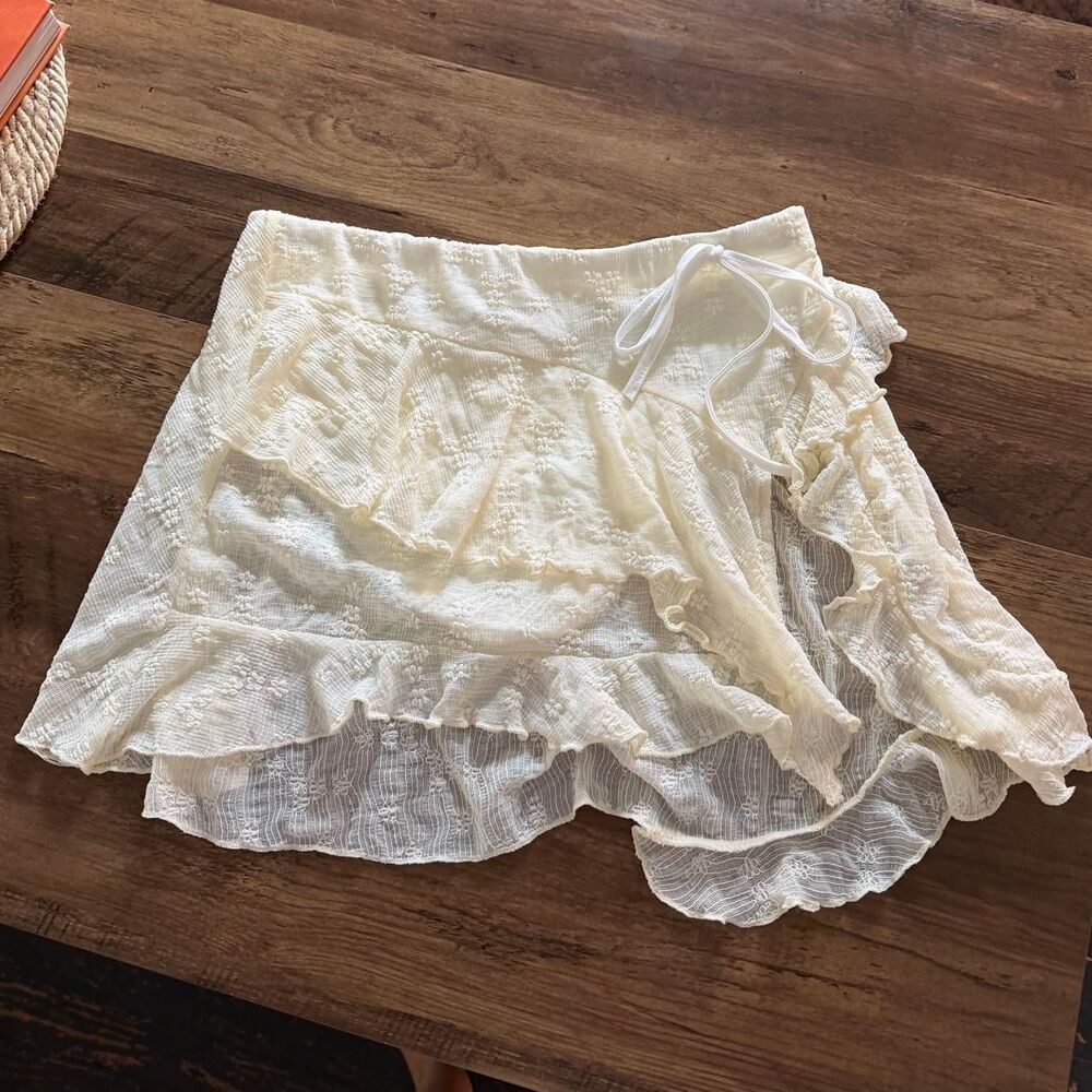 Cream ruffle skort